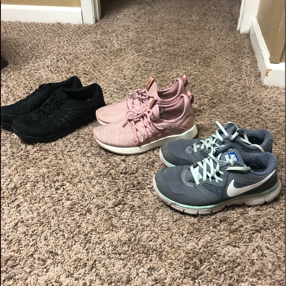 3 pairs of women’s athletic shoes
